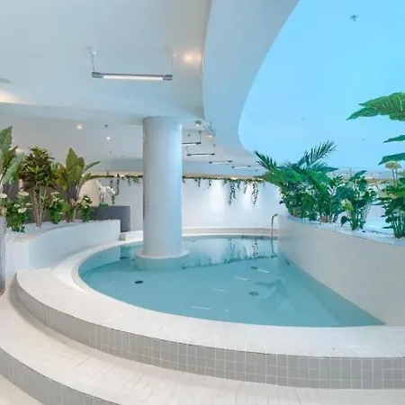 Hanza Tower Roxy Spa Pool & Jacuzzi & Sauna Apartment